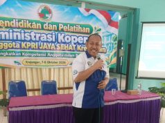 Pendidikan dan Pelatihan Administrasi Koperasi, Dekopinda Probolinggo Tekankan Pentingnya Koperasi bagi Kesejahteraan Anggota Ketua Dekopinda Kabupaten Probolinggo Saat Menjadi Pemateri Dalam Kegiatan Pendidikan dan Pelatihan Administrasi Bagi Anggota KPRI Jaya Sehat